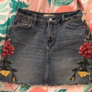 NWT Denim skirt with embroidered flowers